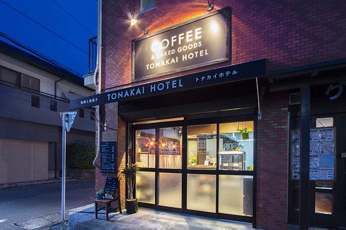 TONAKAI HOTEL店舗デザイン外装　夜景