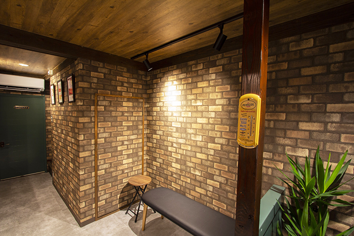 沖縄タコライススタンドSUNNY　店舗デザイン・設計　壁面クロス