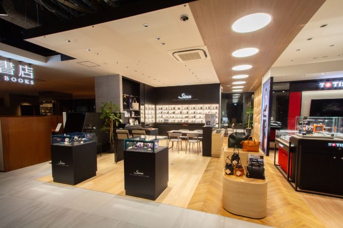 小林時計店　入り口