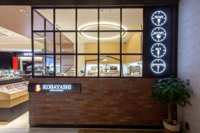 小林時計店　売り場