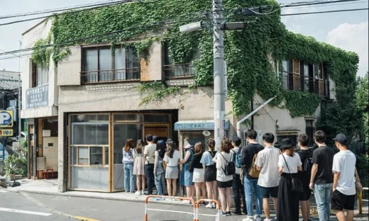 看板のない行列店